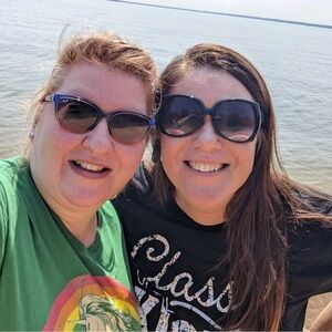 Meet your Posher, Two Loud Girls